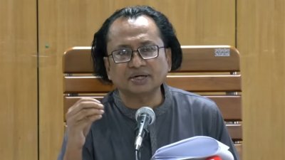 তথ্য উপদেষ্টা ডা জাহেদ উর রহমান (ফাইল ছবি)।