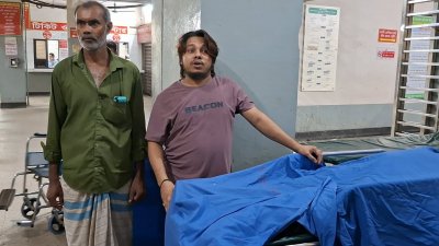 হাসপাতালে আইয়ুব আলীর মরদেহের পাশে  স্বজনরা