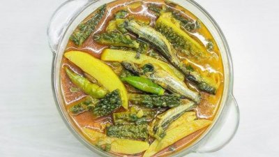 করলা দিয়ে মাছের ঝোল (ছবি: সংগৃহীত)।