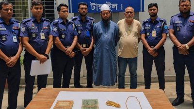 নারীকে হত্যা করে ঘরের মালামাল ও স্বর্ণালঙ্কার চুরির ঘটনায় মসজিদের মুয়াজ্জিন মোশাররফ হোসেনকে গ্রেফতার করেছে পুলিশ