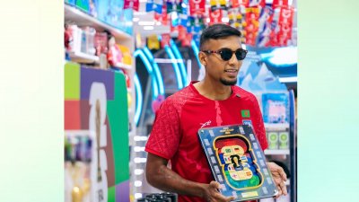 বনানীর মিনিসোর ফ্ল্যাগশিপ স্টোর পরিদর্শন করেন বাংলাদেশ জাতীয় ফুটবল দলের অধিনায়ক জামাল ভূঁইয়া।