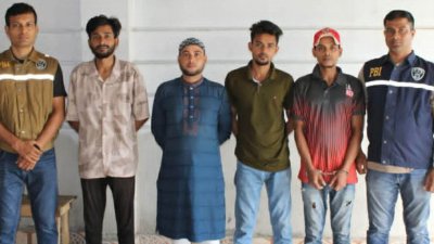 হত্যার ঘটনায় ওই নারীর চার ছেলেকে গ্রেফতার করা হয়
