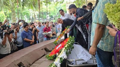 বাংলা একাডেমিতে অধ্যাপক আবুল কাসেম ফজলুল হককে শেষ শ্রদ্ধা জানানো হয়