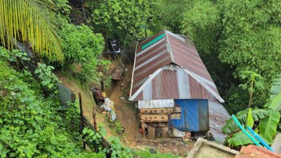 পাহাড়ের পাদদেশে বসবাস