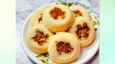 মুড়ি দিয়ে তৈরি মজাদার ভাপা পিঠা