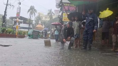 চট্টগ্রাম নগরীর বিভিন্ন স্থানে জলাবদ্ধতা সৃষ্টি হয়েছে