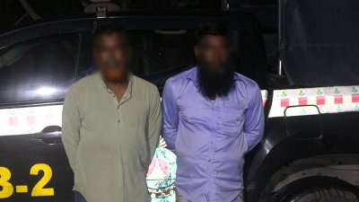 গ্রেফতার হওয়া দুই ব্যক্তি