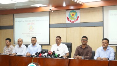 ডিবি পুলিশের সংবাদ সম্মেলন