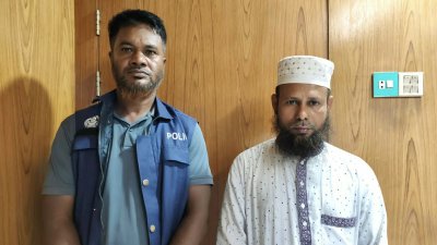 আইনশৃঙ্খলা বাহিনীর হেফাজতে গ্রেফতার ব্যক্তি