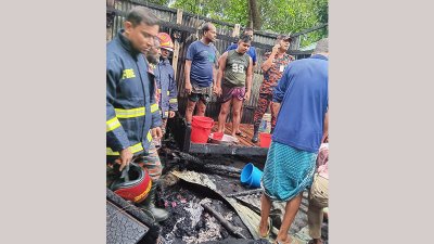 বৈদ্যুতিক শর্ট সার্কিটে বসতঘরে আগুন