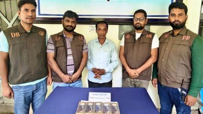 জাল নোটের মামলায় আদালতে হাজিরা দিতে এসে জাল নোটসহ সেই রফিকুল ইসলাম আবার গ্রেফতার