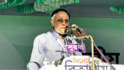 শনিবার বিকালে সিলেট নগরীর সরকারি আলিয়া মাদ্রাসা মাঠে ১১ দলীয় ঐক্যের বিভাগীয় সমাবেশে বক্তব্য দেন কর্নেল (অব.) অলি আহমদ