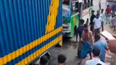 দুর্ঘটনাকবলিত গাড়ি