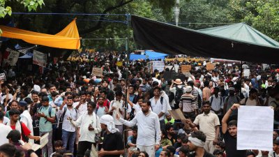 দিল্লির যন্তর মন্তরে দীর্ঘদিন ধরেই আন্দোলন করে আসছেন শিক্ষার্থীরা