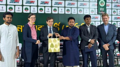 জাতীয় নাগরিক পার্টির (এনসিপি) আহ্বায়ক ও বিরোধীদলীয় চিফ হুইপ নাহিদ ইসলামের সঙ্গে সৌজন্য সাক্ষাৎ করেছেন ঢাকায় নিযুক্ত ফ্রান্সের রাষ্ট্রদূত জ্যঁ-মার্ক সেরে-শার্লে এবং জার্মানির চার্জ দ্য অ্যাফেয়ার্স আনজা কের্স্টেন