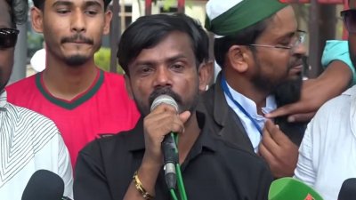 জাতীয় প্রেসক্লাবের সামনে সংবাদ সম্মেলনে হিরো আলম
