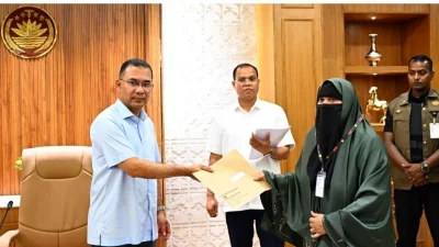 শহীদ ও গুরুতর আহত ১০ পরিবারের সদস্যদের চাকরির নিয়োগপত্র দেন প্রধানমন্ত্রী তারেক রহমান