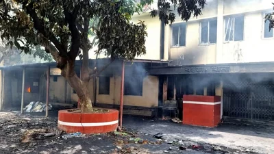 ২০২৪ সালের ৫ আগস্ট পুড়িয়ে দেওয়া হয় বগুড়া থানা