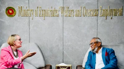 প্রবাসী কল্যাণ ও বৈদেশিক কর্মসংস্থানমন্ত্রী আরিফুল হক চৌধুরীর সঙ্গে বৈঠক করেন ব্রিটিশ হাইকমিশনার সারাহ কুক