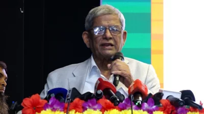 কতা বলছেন মির্জা ফখরুল ইসলাম আলমগীর