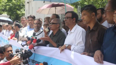 কথা বলছেন সাংবাদিক নেতারা