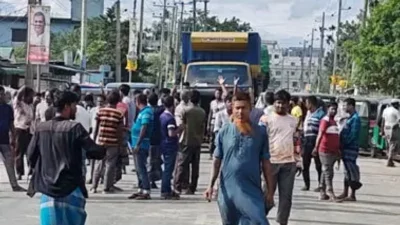 জামালপুরে মহাসড়ক অবরোধ করলেন সিএনজিচালিত অটোরিকশাচালকরা