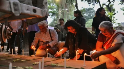 তারেক মাসুদ-মিশুক মুনীরের স্মরণে মোমবাতি প্রজ্বালন