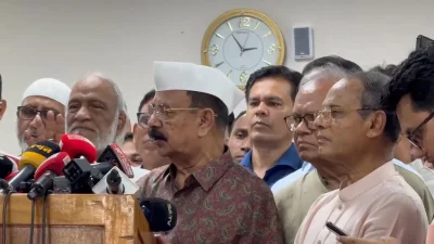কথা বলছেন গয়েশ্বর চন্দ্র রায়