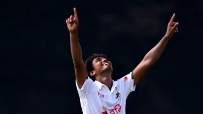 ৬ উইকেট নিয়ে ইতিহাস গড়েছেন হাসান।