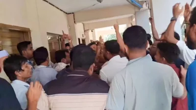 ইউএনও অফিসে বিক্ষোভ, হট্টগোল