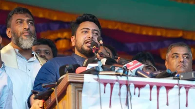 কথা বলছেন বিরোধীদলীয় চিফ হুইপ নাহিদ ইসলাম