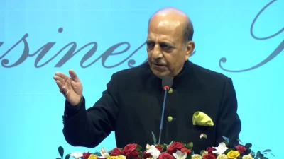 অনুষ্ঠানে কথা বলছেন দীনেশ ত্রিবেদী