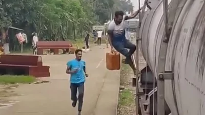 চুরির ঘটনার একটি ভিডিও সামাজিক যোগাযোগমাধ্যমে ছড়িয়ে পড়ার পর তদন্ত কমিটি গঠন করেছে রেলওয়ে কর্তৃপক্ষ