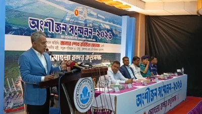 খুলনে এক সম্মেলনে বক্তব্য দেন সড়ক পরিবহন ও সেতু, রেলপথ এবং নৌপরিবহন মন্ত্রী শেখ রবিউল আলম