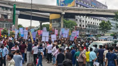 বাংলাদেশ স্লিপার বাস মালিক সমিতির বিক্ষোভ