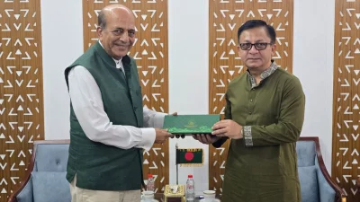 বাণিজ্যমন্ত্রী খন্দকার আবদুল মুক্তাদিরের সঙ্গে ভারতের হাইকমিশনার দীনেশ ত্রিবেদীর সাক্ষাৎ