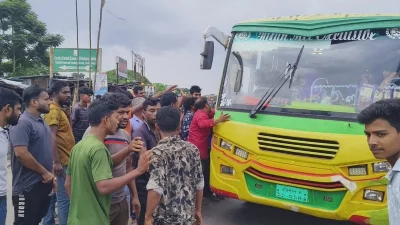 বরিশালে থ্রি-হুইলার চালকদের আন্দোলনে আজও চলছে না বাস