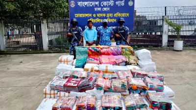 কোস্ট গার্ডের হাতে জব্দ ভারতীয় সাড়ি