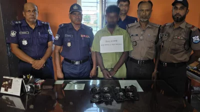 পুলিশের হেফাজতে গ্রেফতার ব্যক্তি
