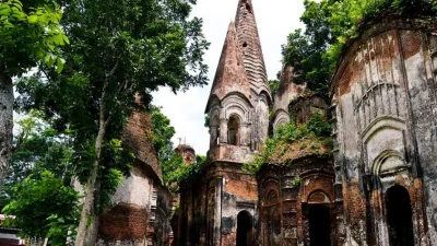 পিরোজপুরের রায়েরকাঠী জমিদার বাড়ি। ছবি: উইকিপিডিয়া