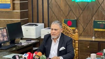 কথা বলছেন সিইসি এএমএম নাসির উদ্দিন