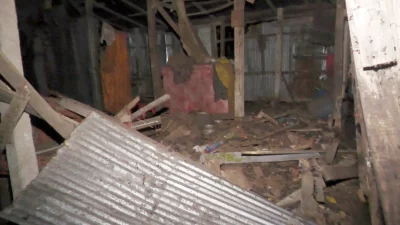 বিস্ফোরণে তছনছ হয়ে যাওয়া পরিত্যাক্ত ঘরটি