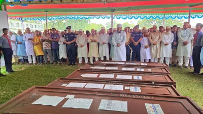 সৌদি আরবের রিয়াদে সোফা তৈরির কারখানায় আগুনে পুড়ে নিহত নওগাঁর সাত জনের জানাজা সম্পন্ন হয়েছে