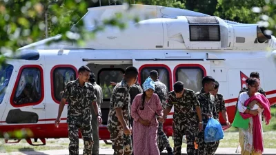 নেপালে পাহাড়ি ঢলে সৃষ্ট বিধ্বংসী বন্যায় উদ্ধার কাজে দেশটির সেনাবাহিনী। ছবি: সাউথ মর্নিং চায়না পোস্ট