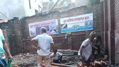জেনেভা-পল্লবী ক্যাম্পে মরদেহ গোসল করানোর ঘর নির্মাণকে কেন্দ্র করে সংঘর্ষ। ছবি: সংগৃহীত