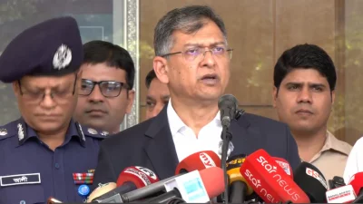 ‘ত্রৈমাসিক অপরাধ পর্যালোচনা সভা’ শেষে সংবাদিকদের ব্রিফ করছেন স্বরাষ্ট্রমন্ত্রী সালাহউদ্দিন আহমদ