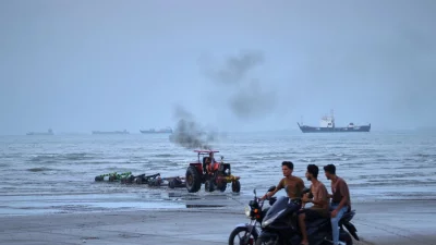 ইরানের বন্দর আব্বাসের কাছে হরমুজ প্রণালী।। ছবি: এপি
