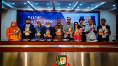 ‘প্লে অ্যান্ড স্টাডি, উইন দ্য রেস’ নামের বইটির মোড়ক উন্মোচন