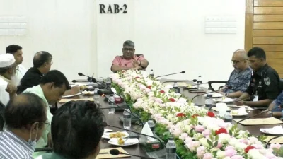 মোহাম্মদপুরের বিভিন্ন হাউজিং সোসাইটির নেতাদের নিয়ে র‌্যাব-২-এর সম্মেলন কক্ষে আয়োজিত টাউন হল সভা
