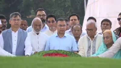 বাংলাদেশ জাতীয়তাবাদী দল বিএনপির ৪৮তম প্রতিষ্ঠাবার্ষিকী উপলক্ষে শেরে বাংলা নগরে দলের প্রতিষ্ঠাতা জিয়াউর রহমান ও সাবেক প্রধানমন্ত্রী খালেদা জিয়ার সমাধিতে শ্রদ্ধা নিবেদন করছেন দলের চেয়ারম্যান ও প্রধানমন্ত্রী তারেক রহমান
